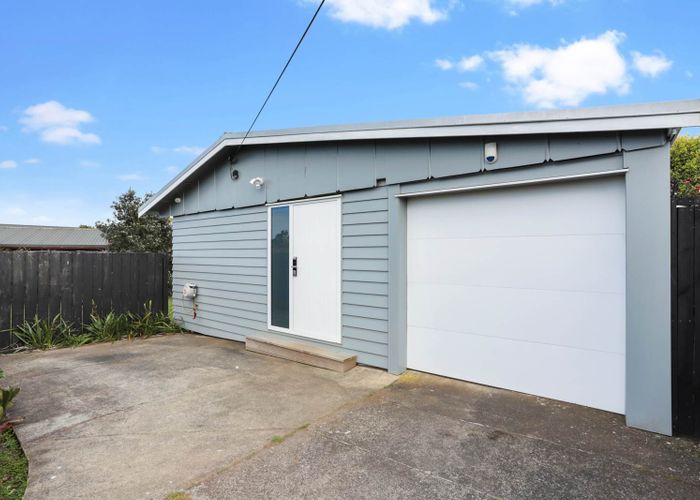  at 233 Metcalfe Road, Ranui, Auckland