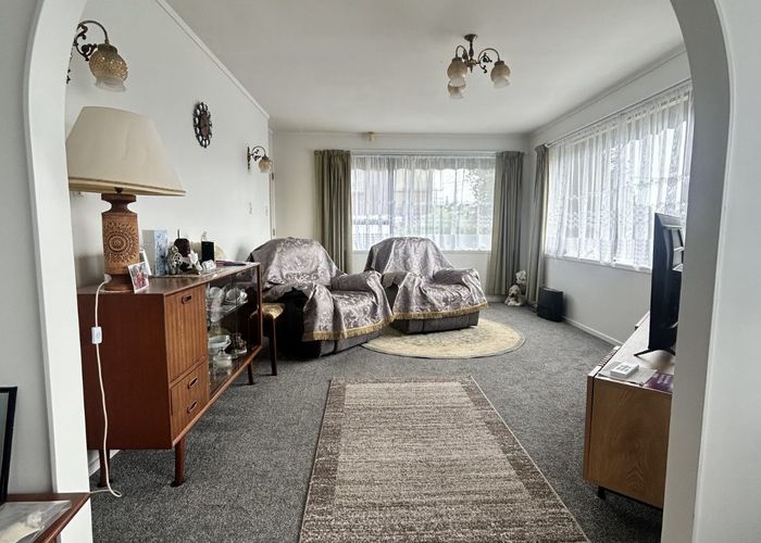  at 1/133 Chivalry Road, Glenfield, North Shore City, Auckland