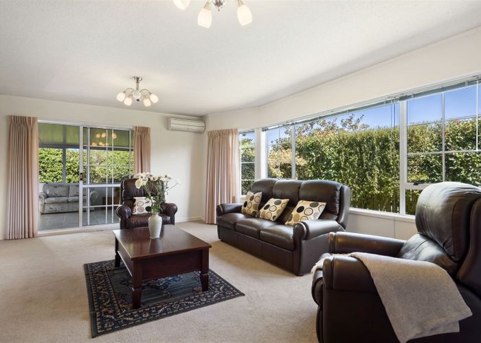  at 3 Delisle Place, Windsor Park, Auckland