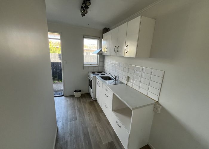  at 2/8 Almond Place, Mount Wellington, Auckland City, Auckland
