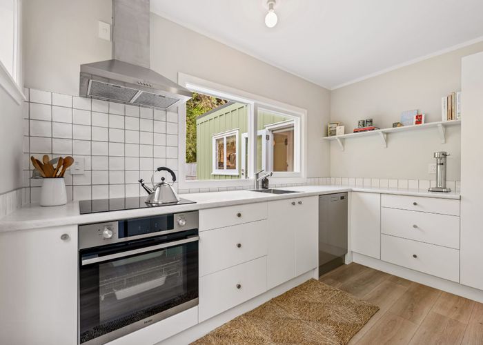  at 70 Seaview Road, Piha, Waitakere City, Auckland