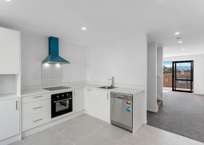  at 3-Bed/250-252 Great North Road, Henderson, Waitakere City, Auckland