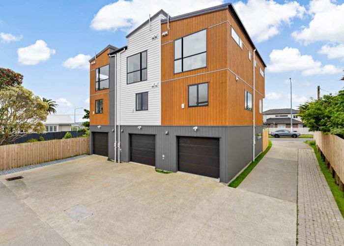  at 1-9/300 Great North Road, Henderson, Waitakere City, Auckland