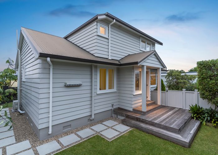  at 6 Blackett Crescent, Meadowbank, Auckland