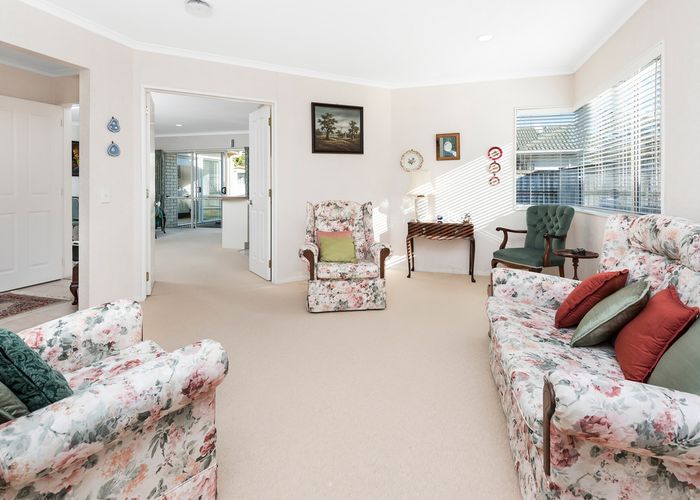  at 16 Corta Bella Place, Golflands, Auckland