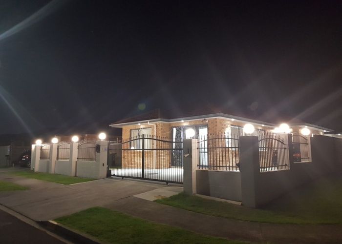  at 8 Sam Place, Mangere, Auckland