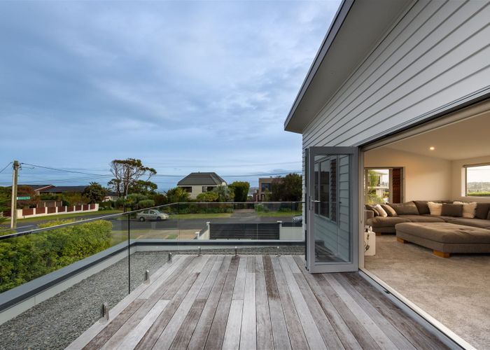 at 1/18 Ridge Road, Waiake, Auckland