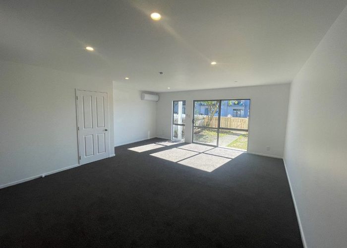  at 2/3 Hulme Place, Henderson, Waitakere City, Auckland