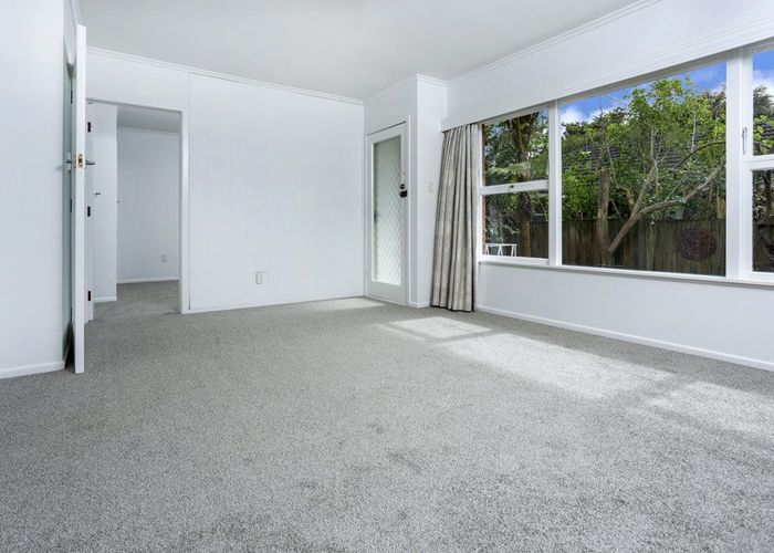  at 1/18 Evelyn Place, Hillcrest, North Shore City, Auckland