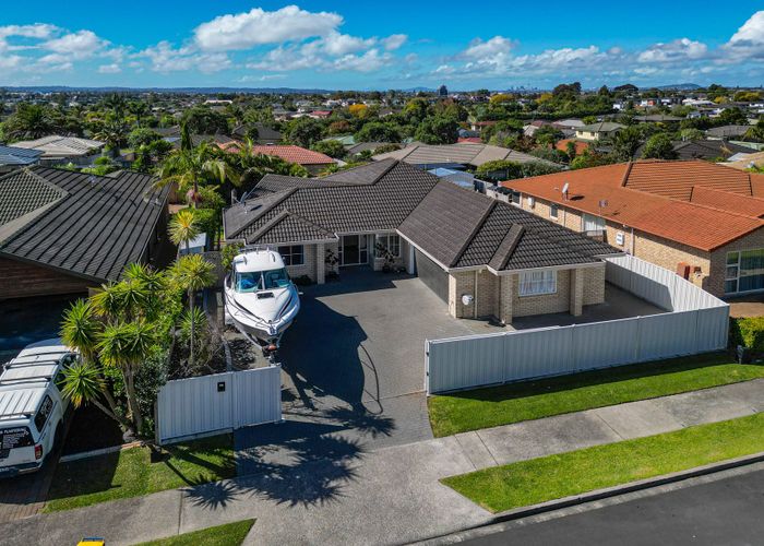  at 27 Summerland Drive, Henderson, Auckland