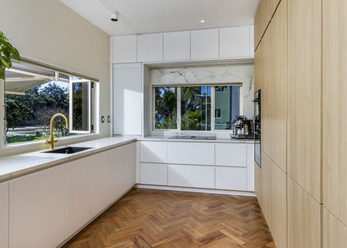  at 9a The Esplanade, Castor Bay, North Shore City, Auckland