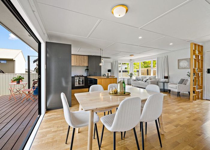  at 8 Steen Place, Māngere Bridge, Auckland