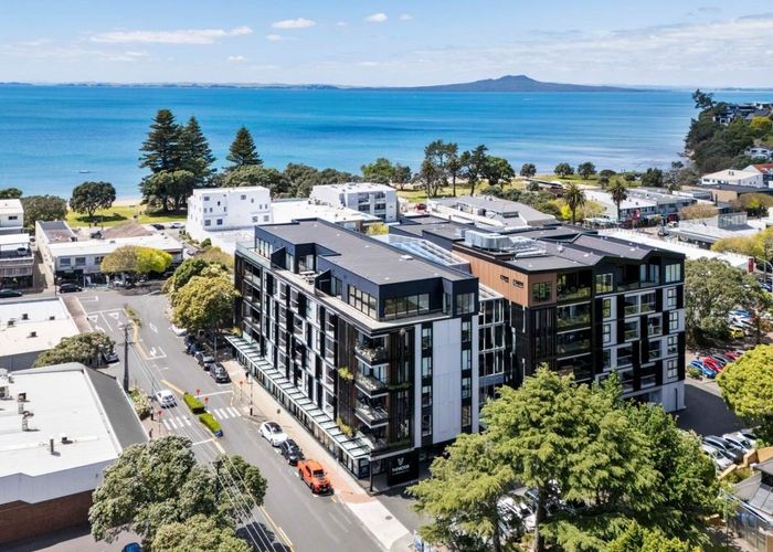  at 207/4 Bute Road, Browns Bay, Auckland