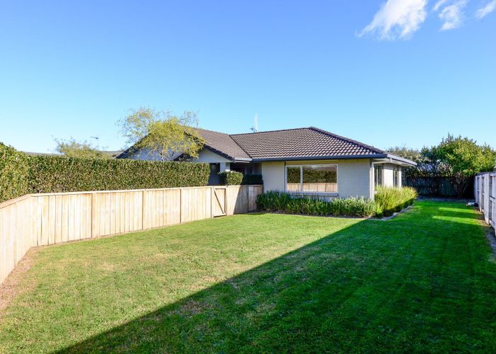  at 8 Rosewood Court, Huntington, Hamilton