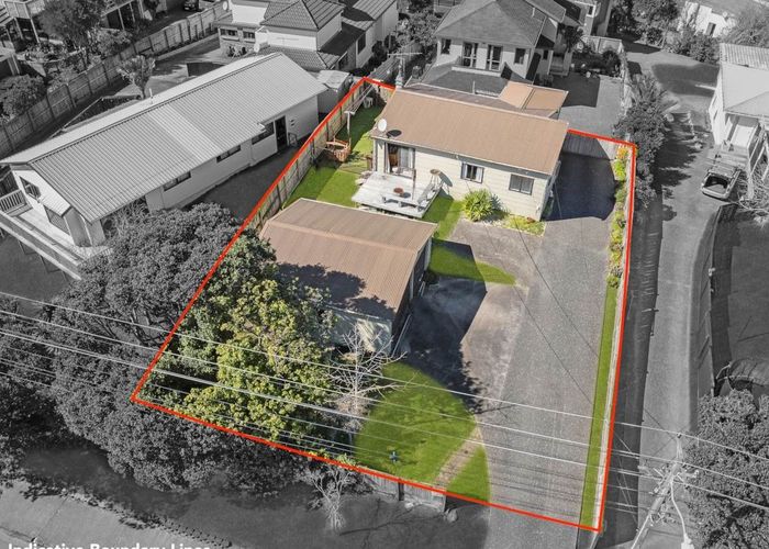  at 82 Browns Bay Road, Rothesay Bay, Auckland