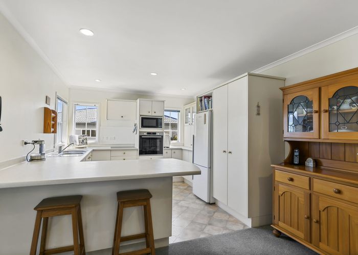 Free property data for 116 Woodman Drive, Tawa, Wellington homes.co.nz