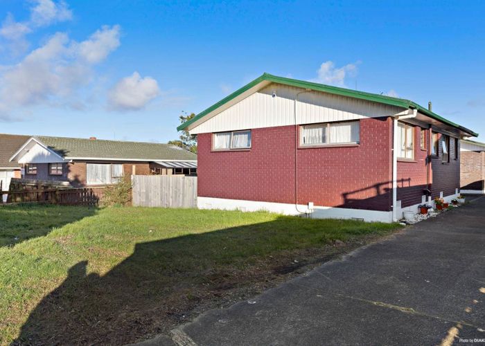  at 4/3204 Great North Road, New Lynn, Waitakere City, Auckland