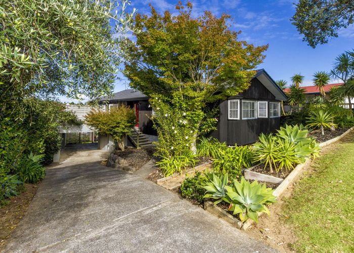  at 15 Welland Place, Hillcrest, Auckland