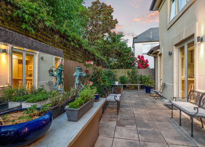  at 101 Aikmans Road, Merivale, Christchurch City, Canterbury