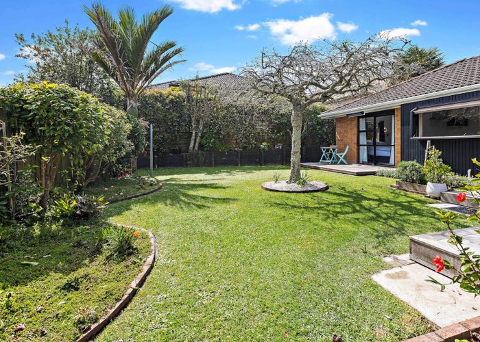  at 1/10 Bass Street, West Harbour, Auckland