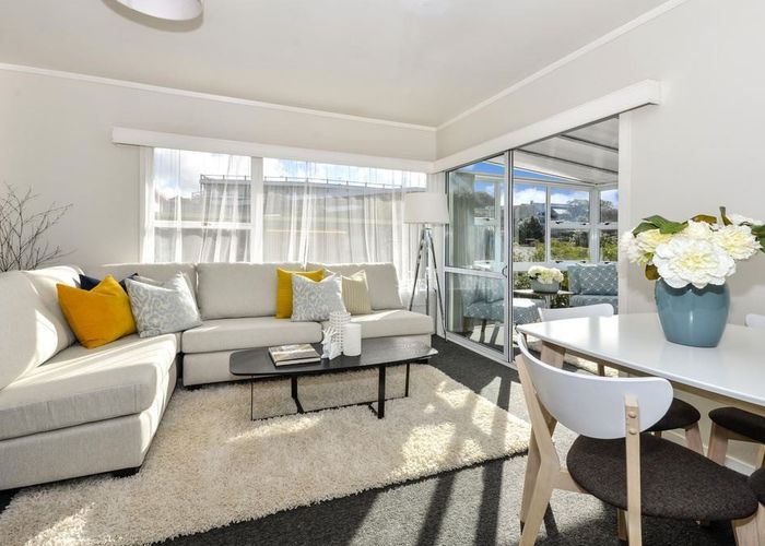  at 2/12 Downing Street, Glenfield, Auckland