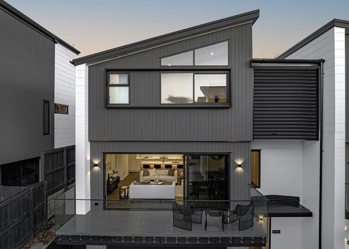  at 8,4,2 Stockade View Lane, Howick, Manukau City, Auckland