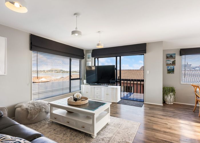  at 2/21 Venus Place, Half Moon Bay, Manukau City, Auckland