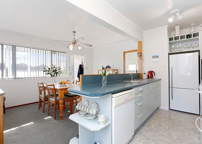  at 1/41 Raleigh Road, Northcote, Auckland