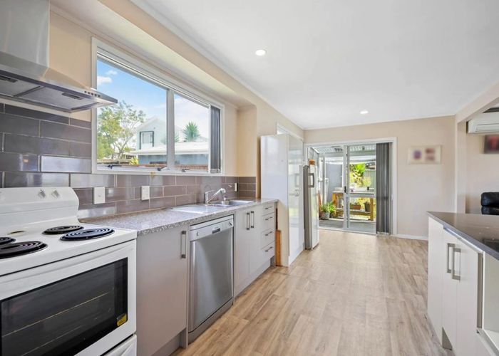  at 8 Hyperion Drive, Randwick Park, Auckland