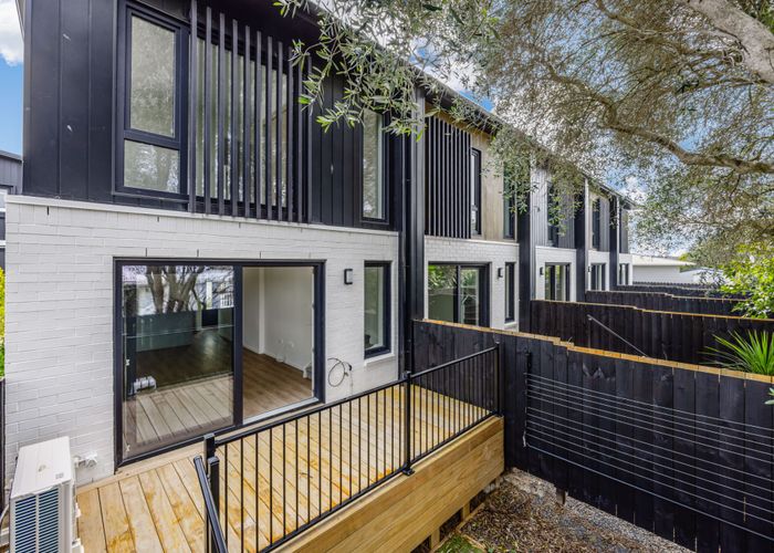  at 15 Kaaramuramu Lane, Mangere Bridge, Manukau City, Auckland