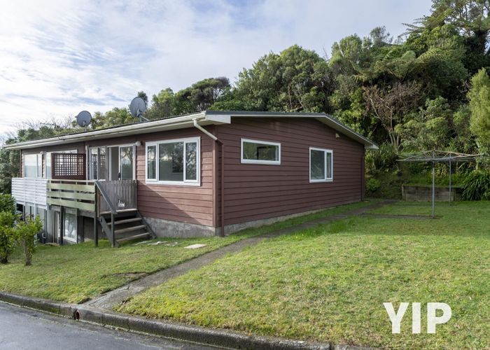  at 2/15 Bloomsbury Grove, Newlands, Wellington