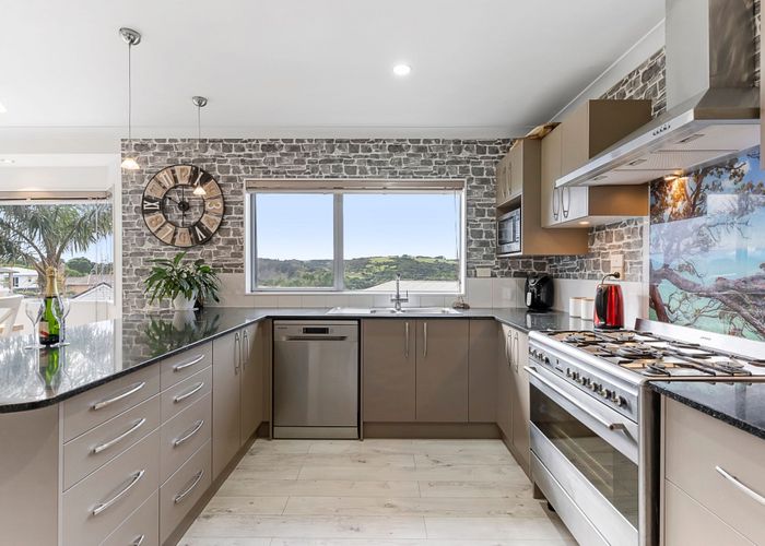  at 21 Kotanui Avenue, Army Bay, Whangaparaoa