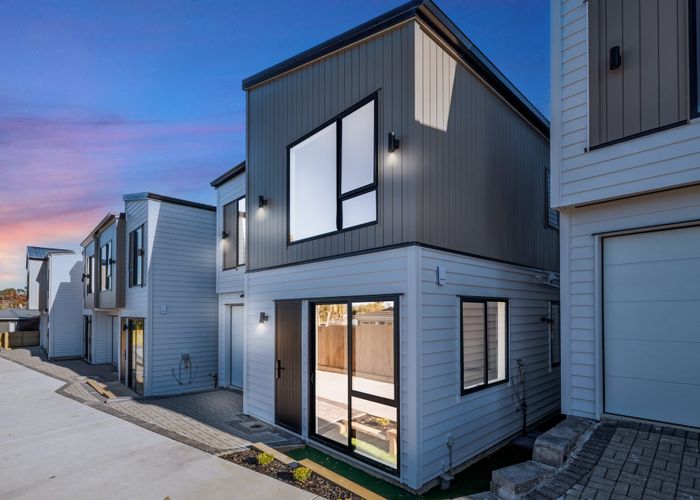  at 2/59 Howe Street, Howick, Manukau City, Auckland