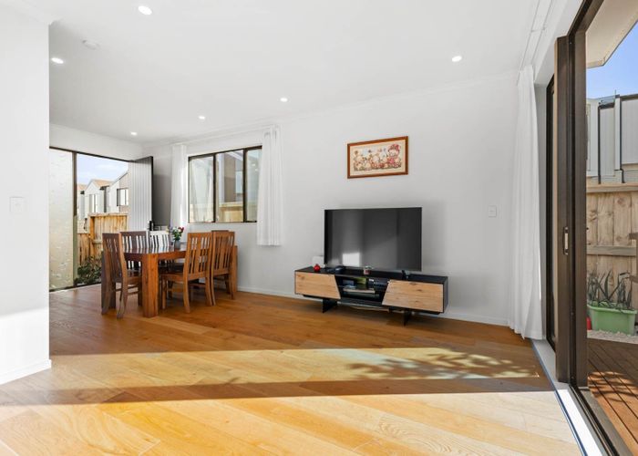  at 32 Waipuhinui Way, Manukau, Manukau City, Auckland