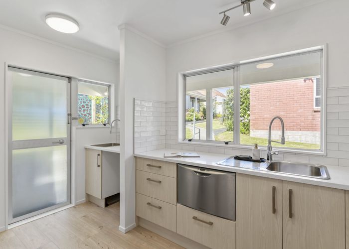  at 4 Woodside Avenue, Northcote, Auckland