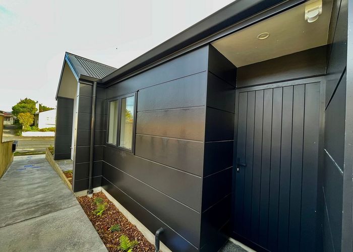  at 2/6 Exchange Street, Ebdentown, Upper Hutt, Wellington