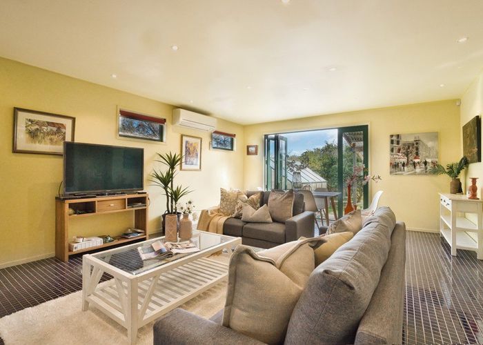  at 5 Roseneath Place, Birkdale, Auckland