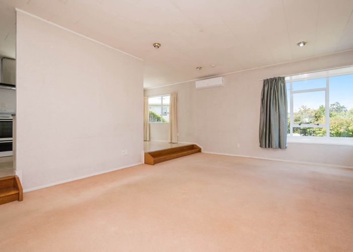  at 4 Mallard Place, Unsworth Heights, North Shore City, Auckland