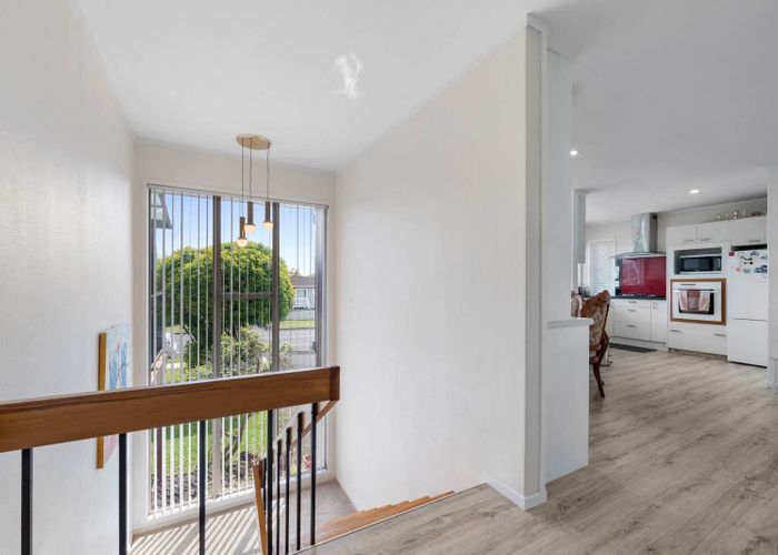  at 25 Whiteacres Drive, Sunnyhills, Manukau City, Auckland