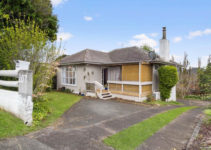  at 207 Sturges Road, Henderson, Waitakere City, Auckland