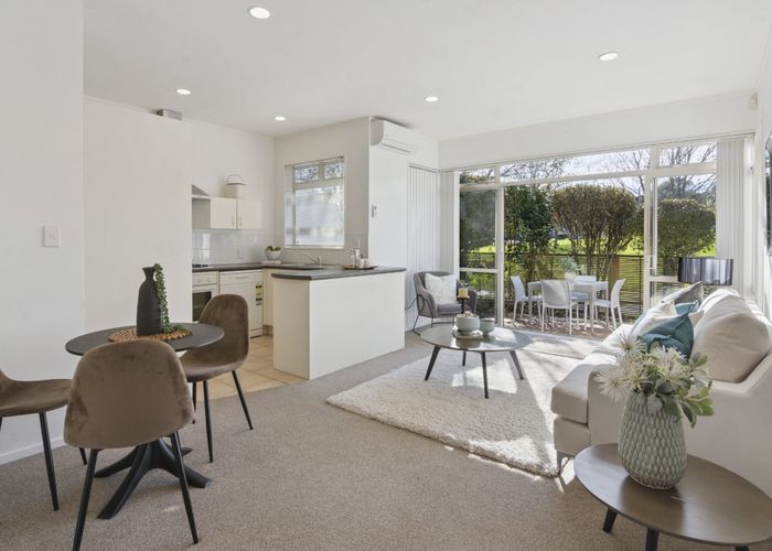  at 2/1 Gleanor Avenue, Oteha, North Shore City, Auckland