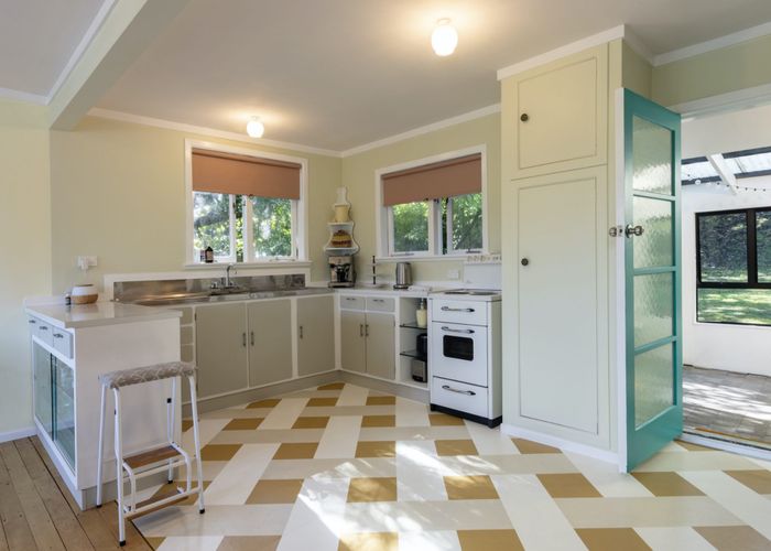  at 49 North Piha Road, New Lynn