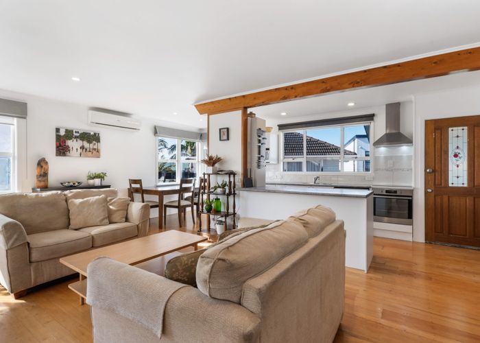  at 8 Montmere Avenue, Te Atatu Peninsula, Waitakere City, Auckland