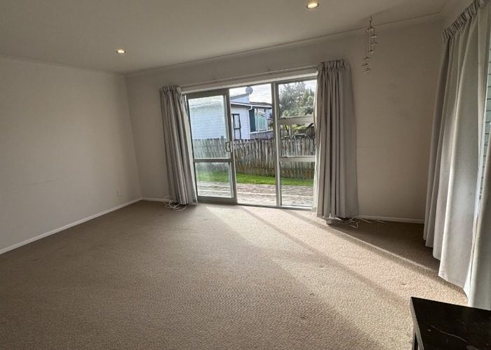  at 12 Dawnhaven Drive, Te Atatu Peninsula, Waitakere City, Auckland