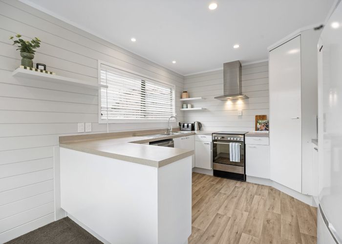  at 2/103 Cook Street, Howick, Manukau City, Auckland