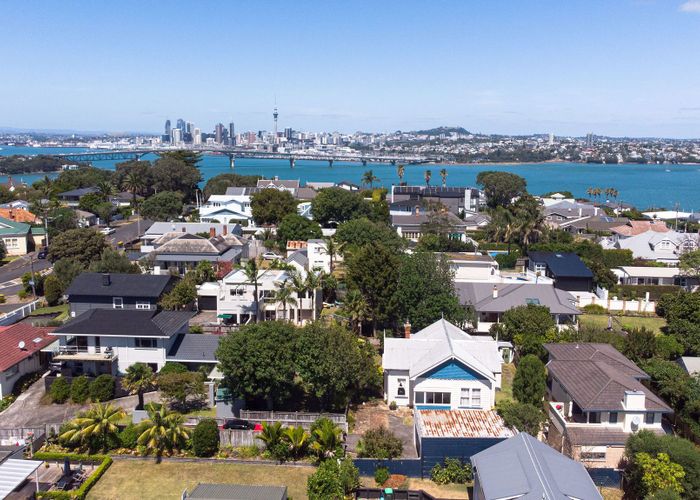  at 72 Hinemoa Street, Birkenhead, Auckland