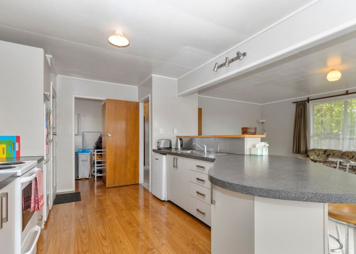  at 15 Crescent Court, Melville, Hamilton