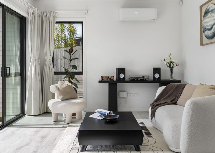  at 562A Beach Road, Rothesay Bay, North Shore City, Auckland