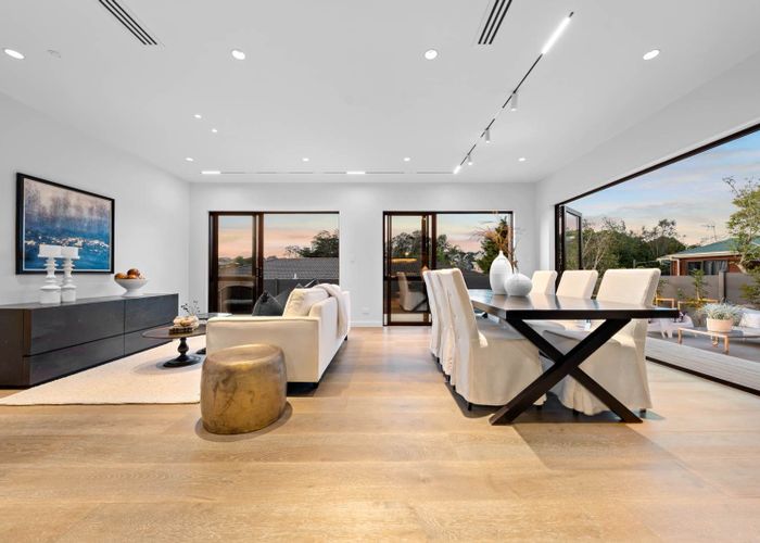  at 19A Cliff View Drive, Green Bay, Waitakere City, Auckland