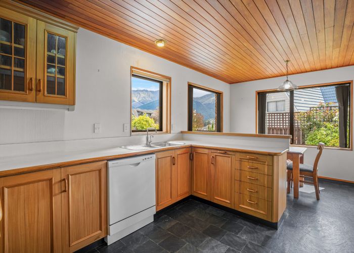  at 4 Four Views Avenue, Kelvin Heights, Queenstown